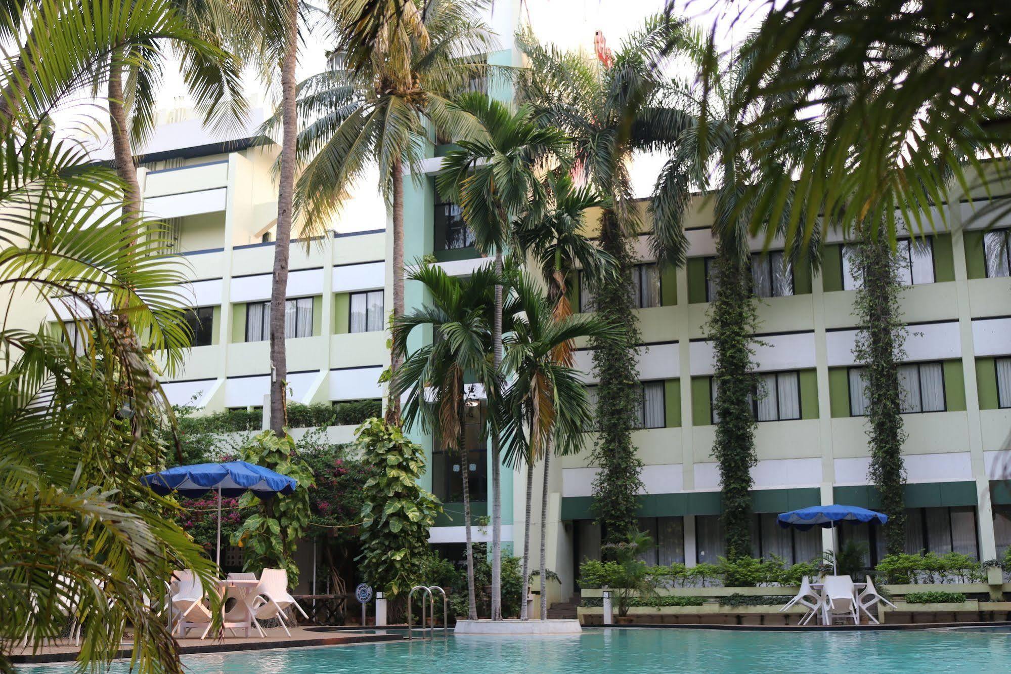 Hotel Parisutham Thanjavur Esterno foto